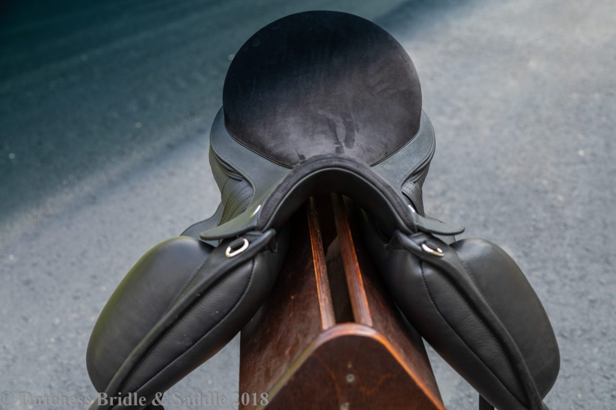 Veritas Novus dressage saddle front panel